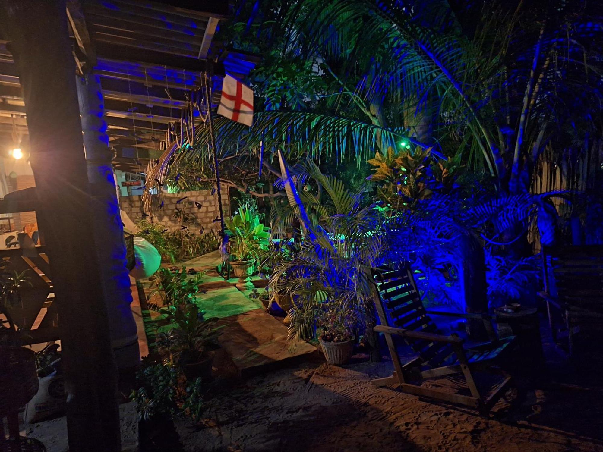 Akki'S Hostel Тринкомали Экстерьер фото