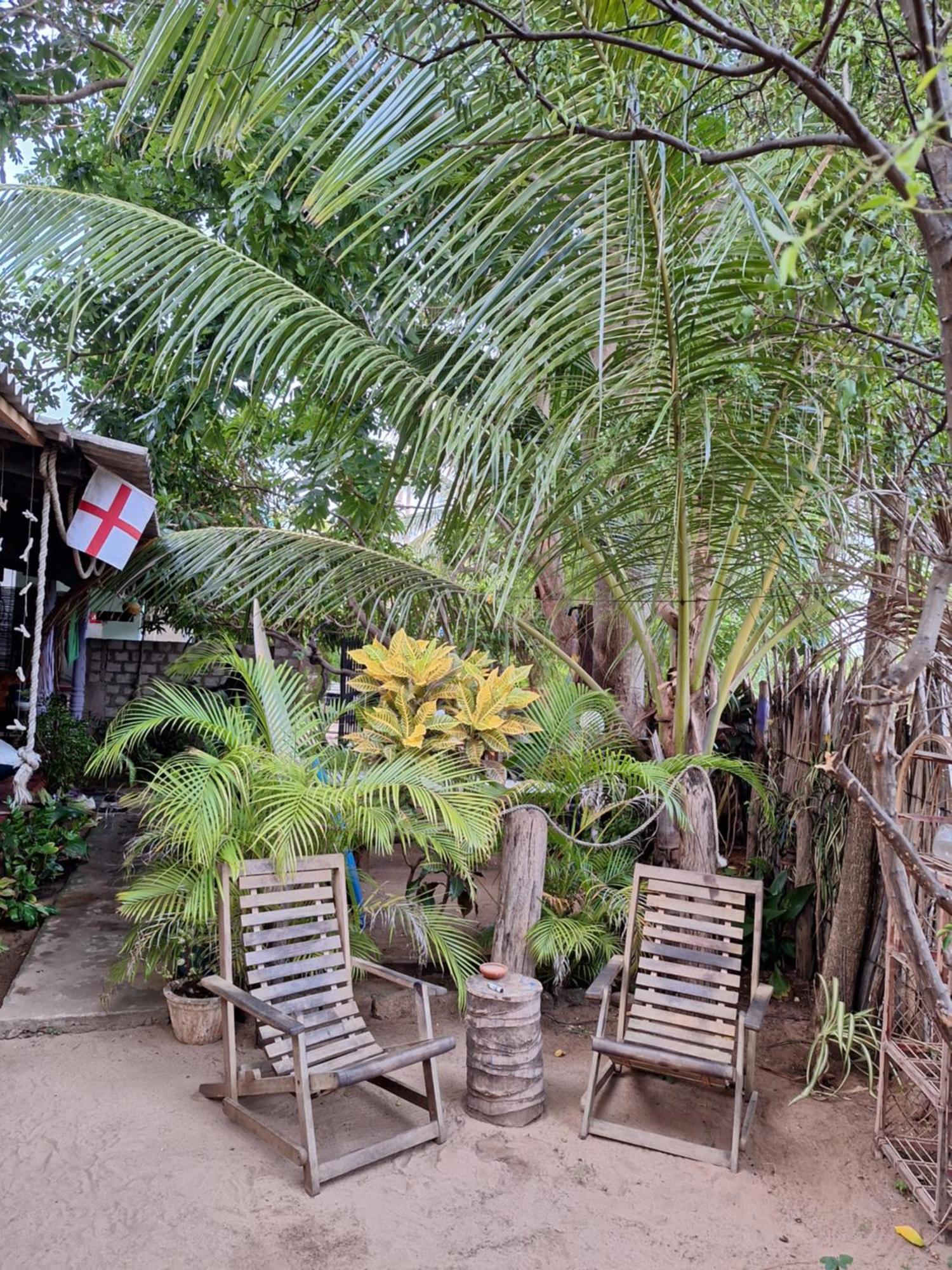 Akki'S Hostel Тринкомали Экстерьер фото