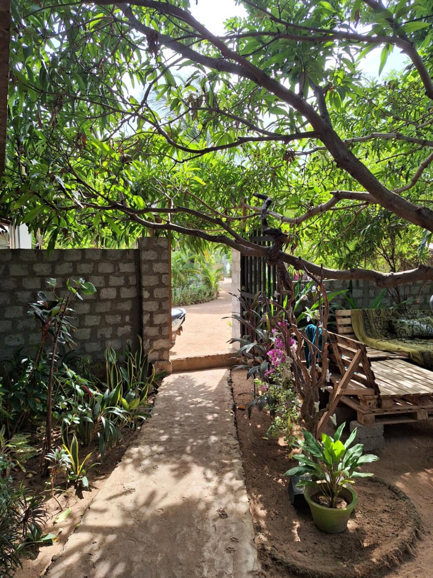 Akki'S Hostel Тринкомали Экстерьер фото